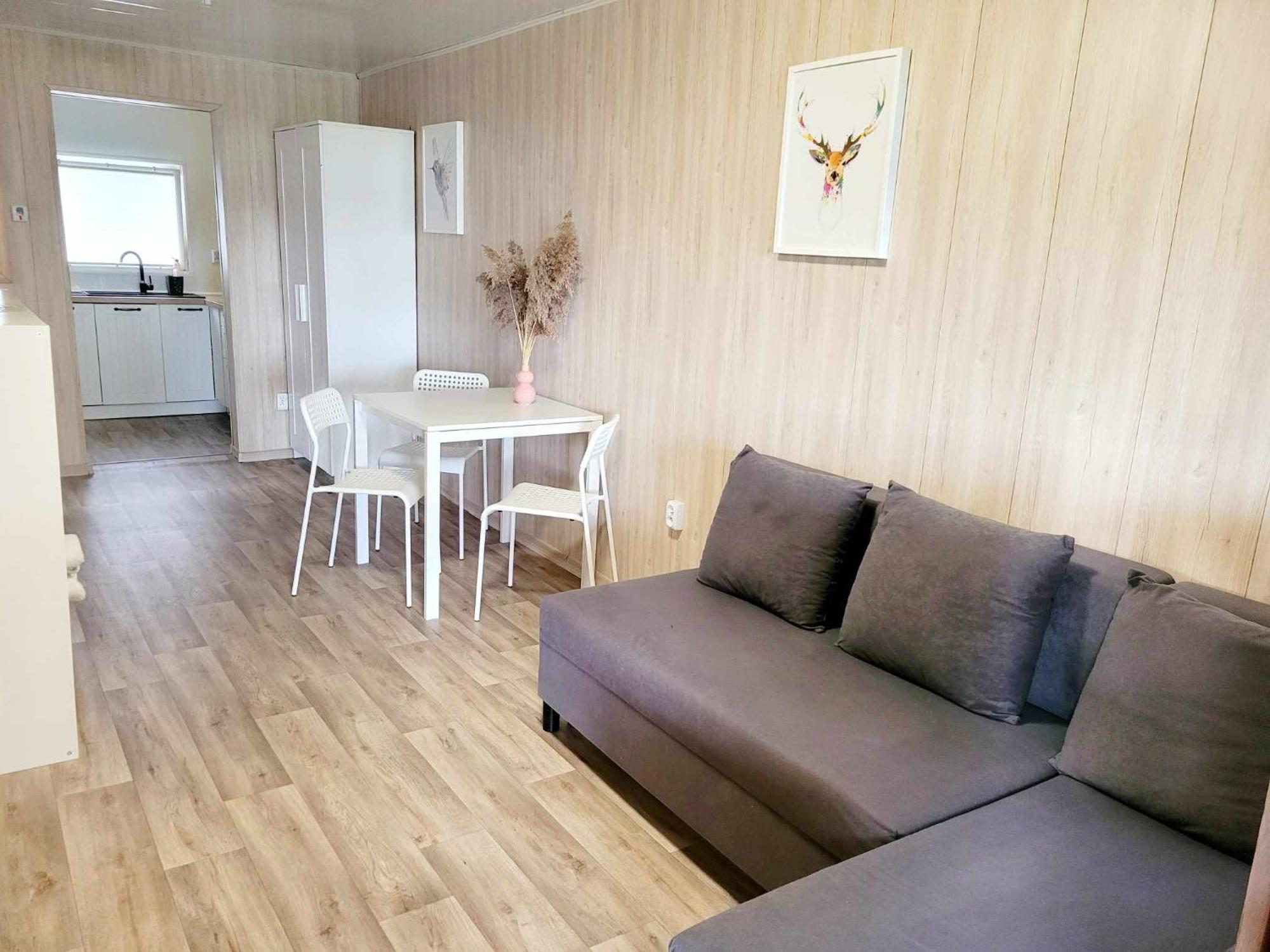 Domek Nad Jeziorem Przy Lini Brzegowej Gorowychy, Pomorze Exterior foto